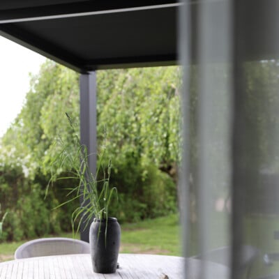 Pergolamarkis vid uteplats